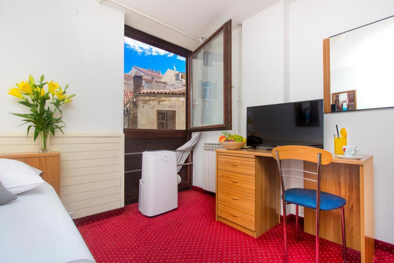 Hotel Jadran Šibenik Exteriör bild